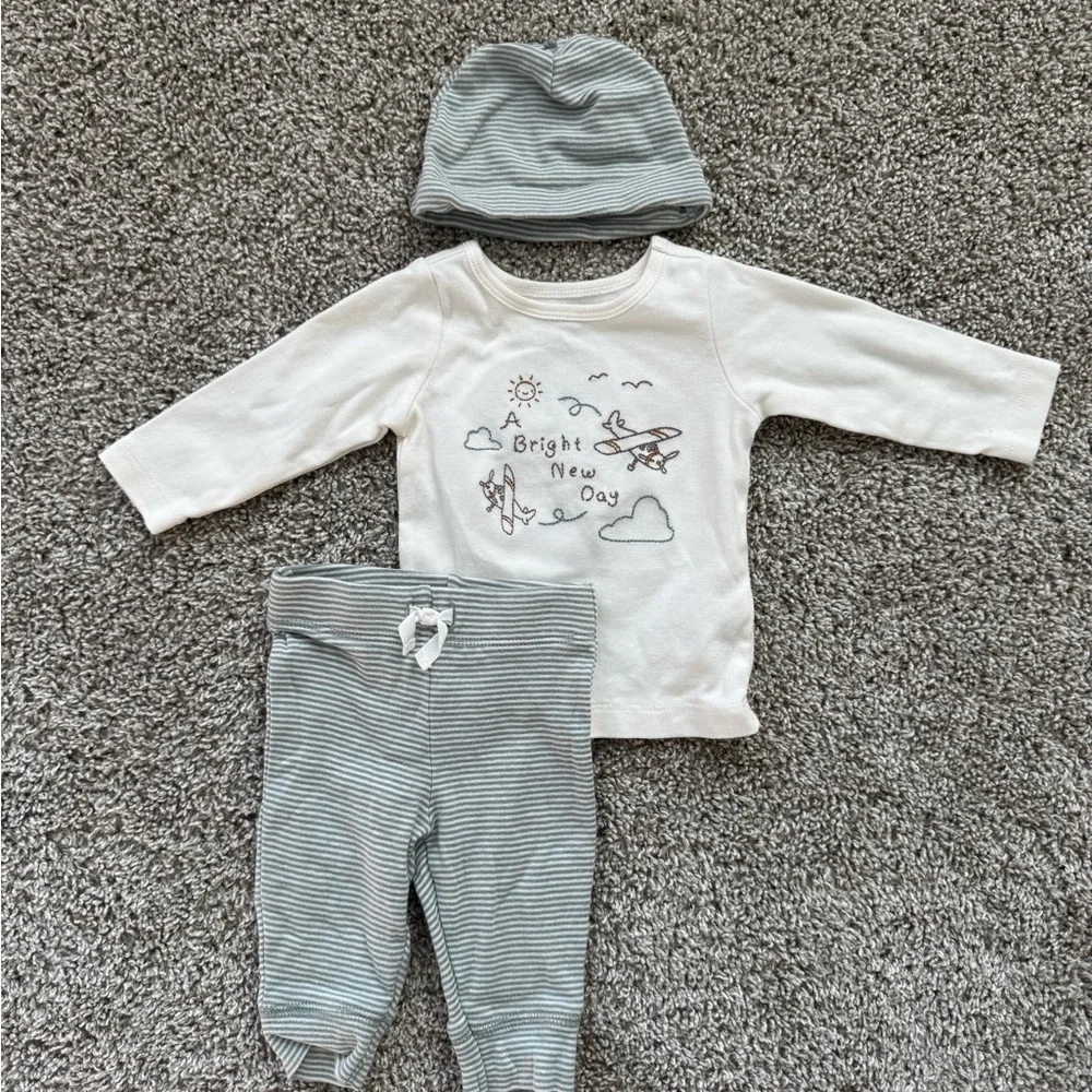 Baby 3 Piece Outfit Set Top Pants Hat Size 3 Months Airplane graphic long sleeve